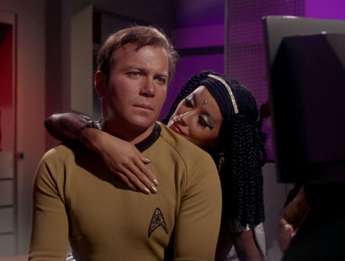 Elaan hugging Kirk